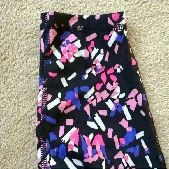 NWTGirls' Under Armour Size Youth Large (YLG) Fitted Printed Ankle Crop Leggings - Picture 5 of 5